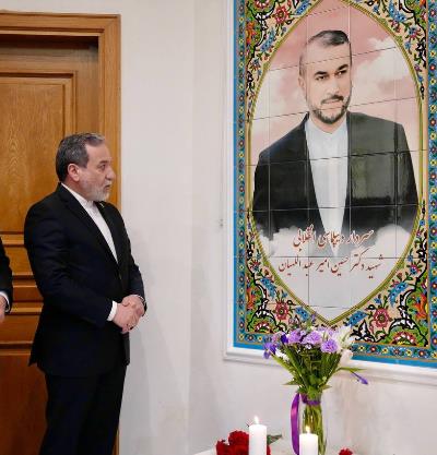 رونمایی از نماد یادبود شهید حسین امیرعبداللهیان توسط وزیر امور خارجه