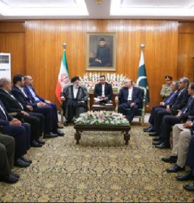 Presidents of Iran and Pakistan meet